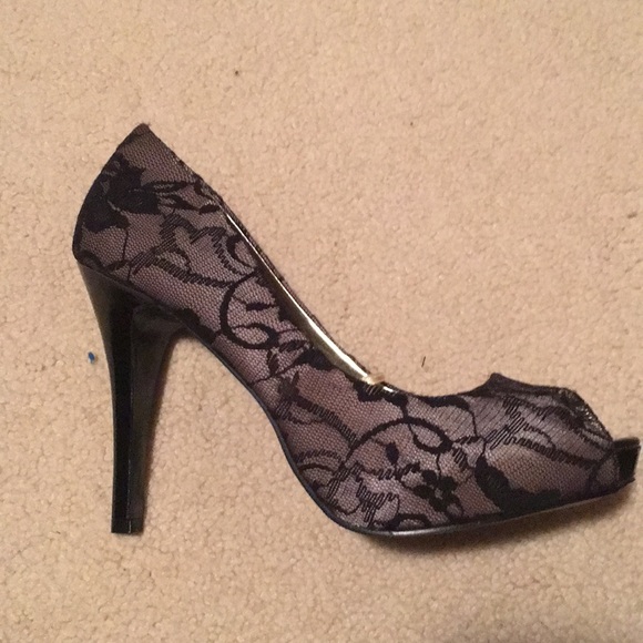 NEW Wet Seal Black Lace Peep Toe Heels in 9 - Picture 2 of 5